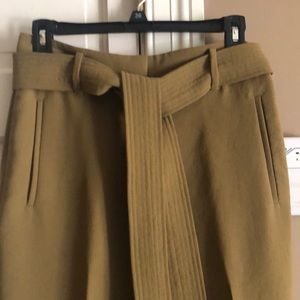 Ankle length pants with belt